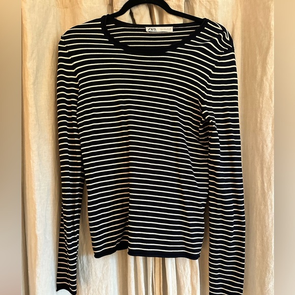 ZARA - BASIC KNIT SWEATER STRIPED NAVY AND WHITE - Picture 2 of 2